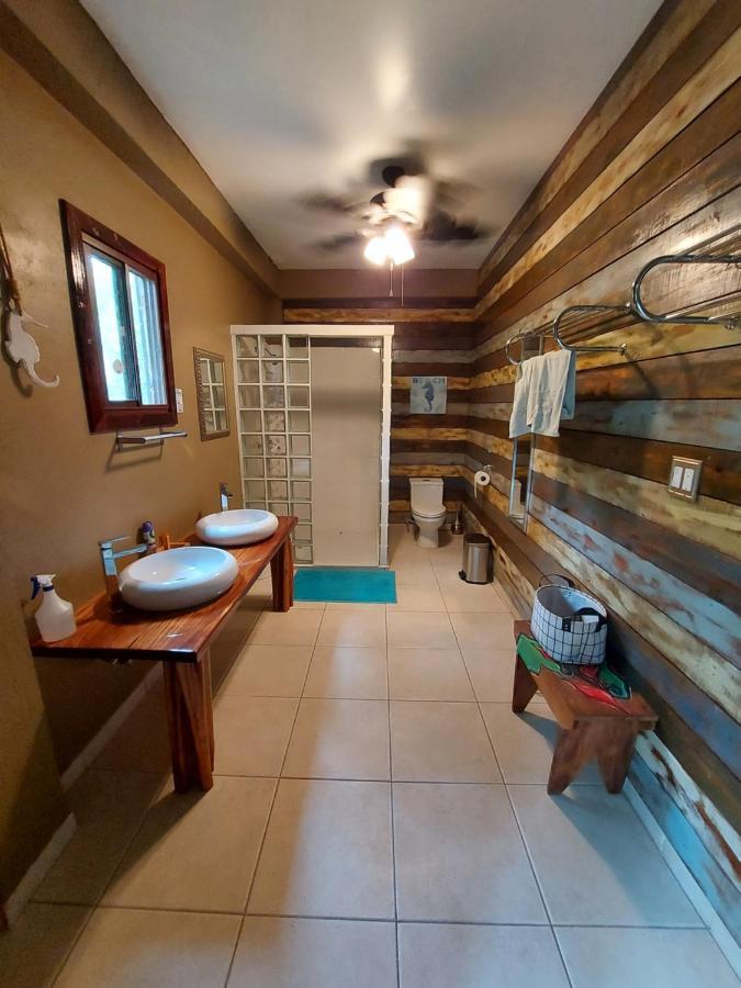 بوكاس تاون Casa Oceana Bed & Breakfast المظهر الخارجي الصورة